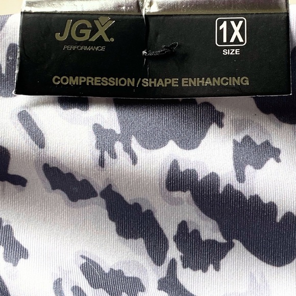 NWT JGX Women's Performance Leggings With Side
Pockets, Color: White & Grey - Picture 2 of 9